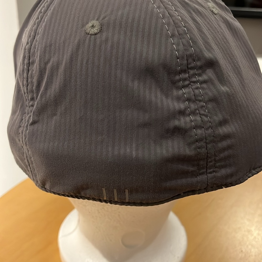 Lululemon cap  - Picture 4 of 7